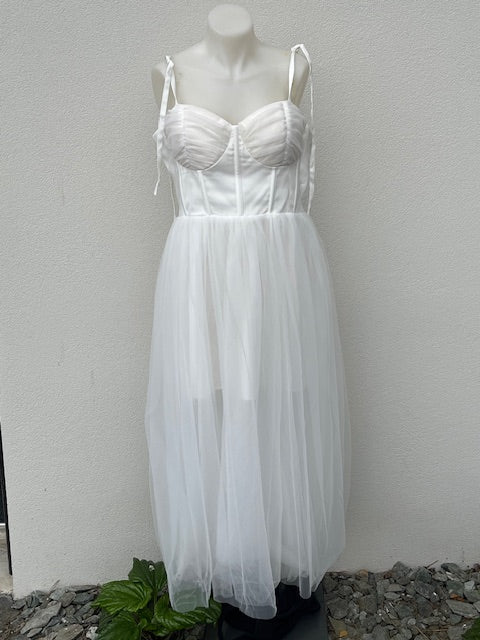 Show Po - Size 16 white wedding dress